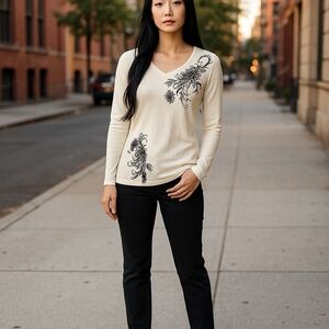 Chico's 0 Ivory V Neck Sweater with Black Beading Sz Small